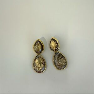 Vintage style tear drop shaped post earrings